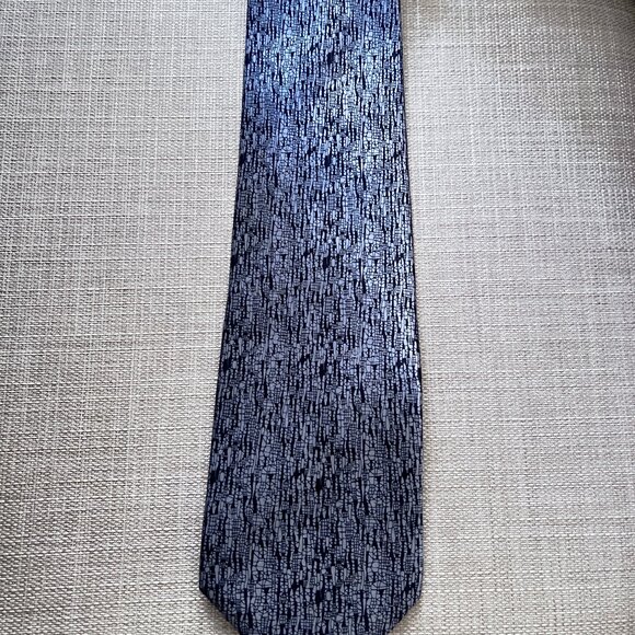 Hugo Boss 100% Silk Necktie Navy Blue Abstract Silver Designer Tie - Picture 1 of 2